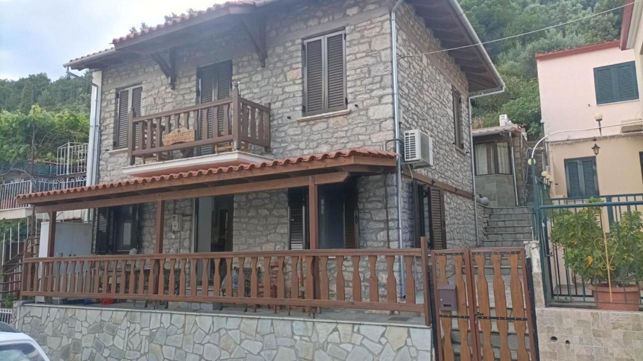 Αυθεντικό Πετρινο Στην Ναύπακτο Apartment Nafpaktos Bagian luar foto