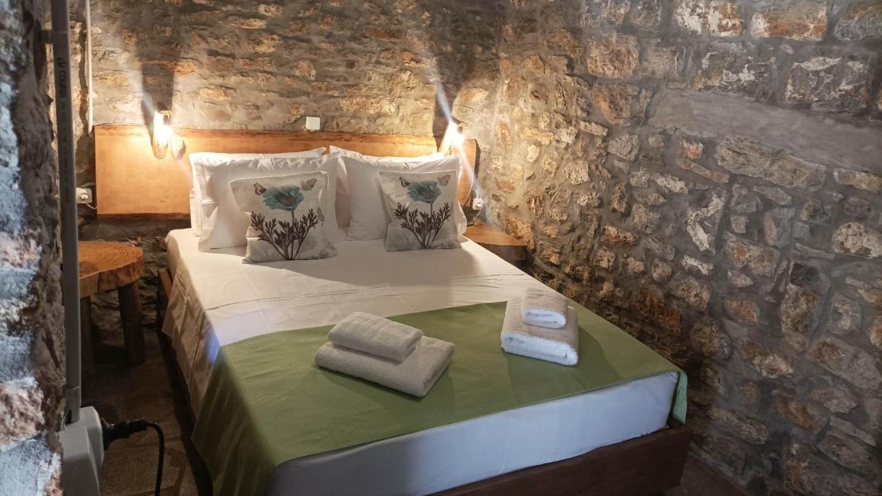 Αυθεντικό Πετρινο Στην Ναύπακτο Apartment Nafpaktos Bagian luar foto